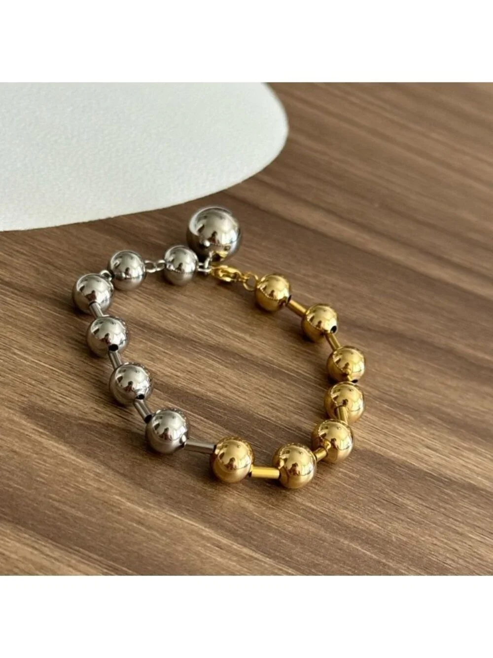 Elegant Two-Tone Beaded Bracelet Q27